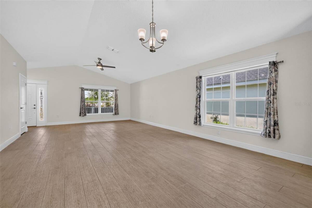 12591 Ne 49th Drive, Oxford, FL 34484