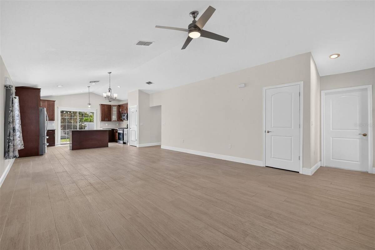 12591 Ne 49th Drive, Oxford, FL 34484