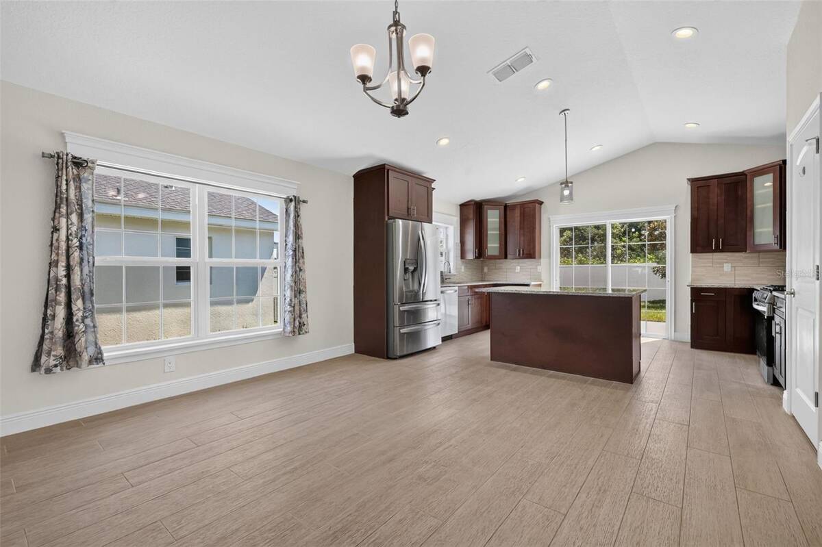 12591 Ne 49th Drive, Oxford, FL 34484