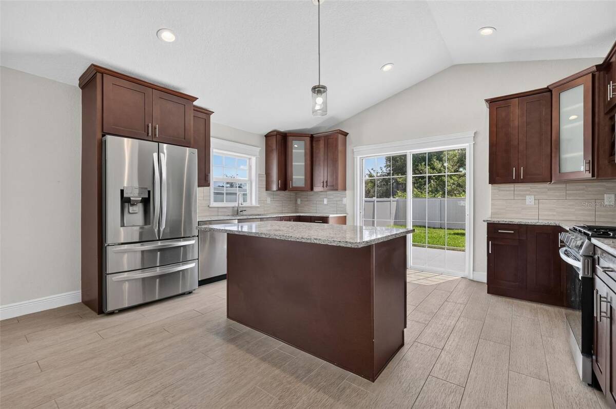 12591 Ne 49th Drive, Oxford, FL 34484