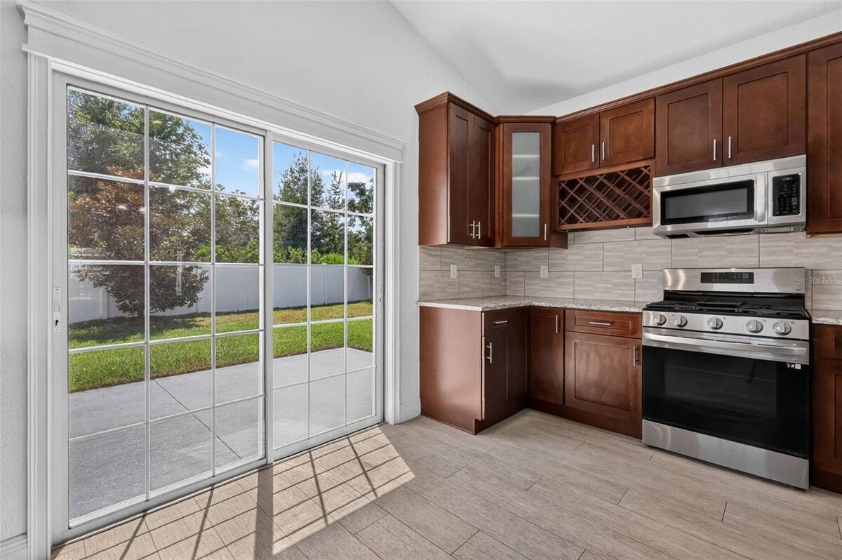 12591 Ne 49th Drive, Oxford, FL 34484