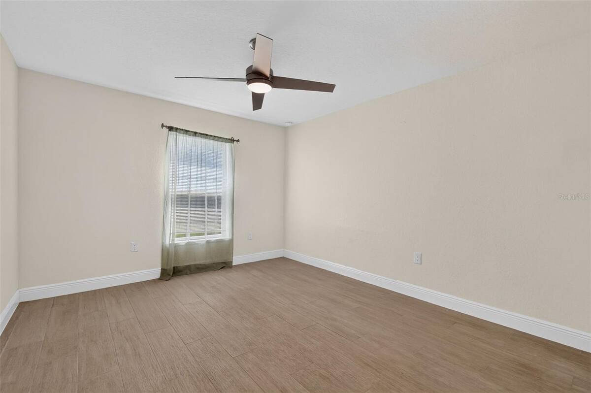 12591 Ne 49th Drive, Oxford, FL 34484