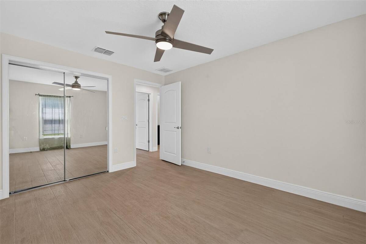 12591 Ne 49th Drive, Oxford, FL 34484