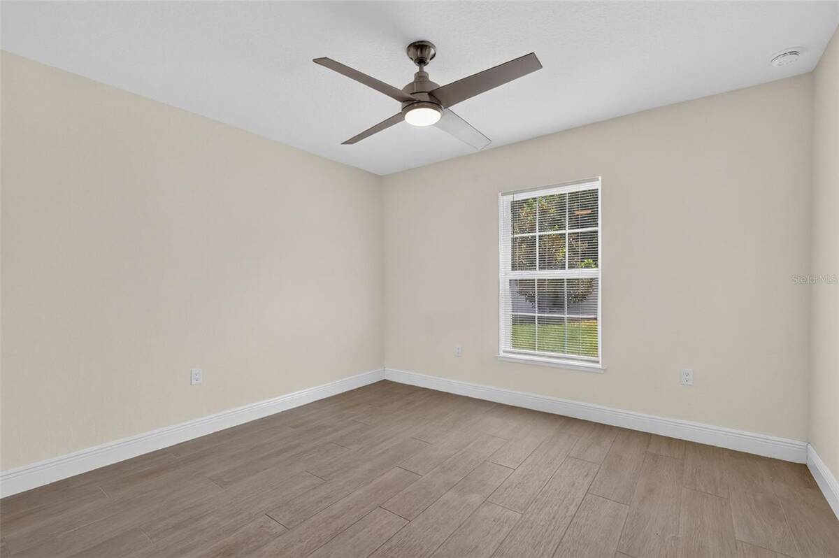 12591 Ne 49th Drive, Oxford, FL 34484