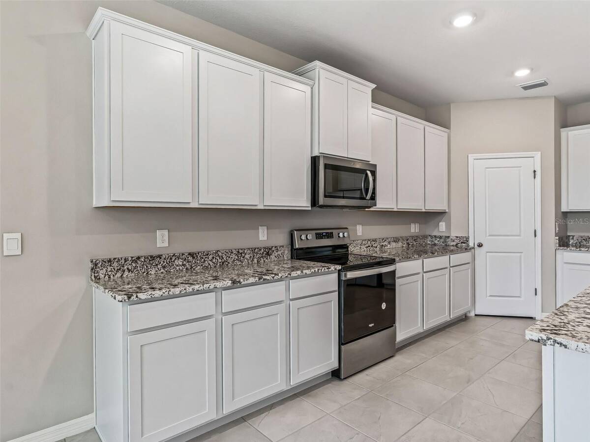 5208 Nw 46th Lane Road, Ocala, FL 34482