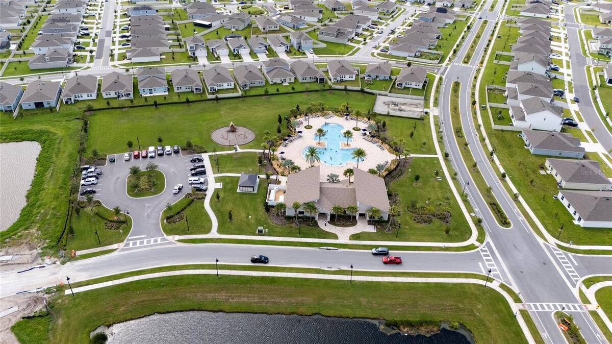 4385 Twisted Twig Bend, Kissimmee, FL 34746