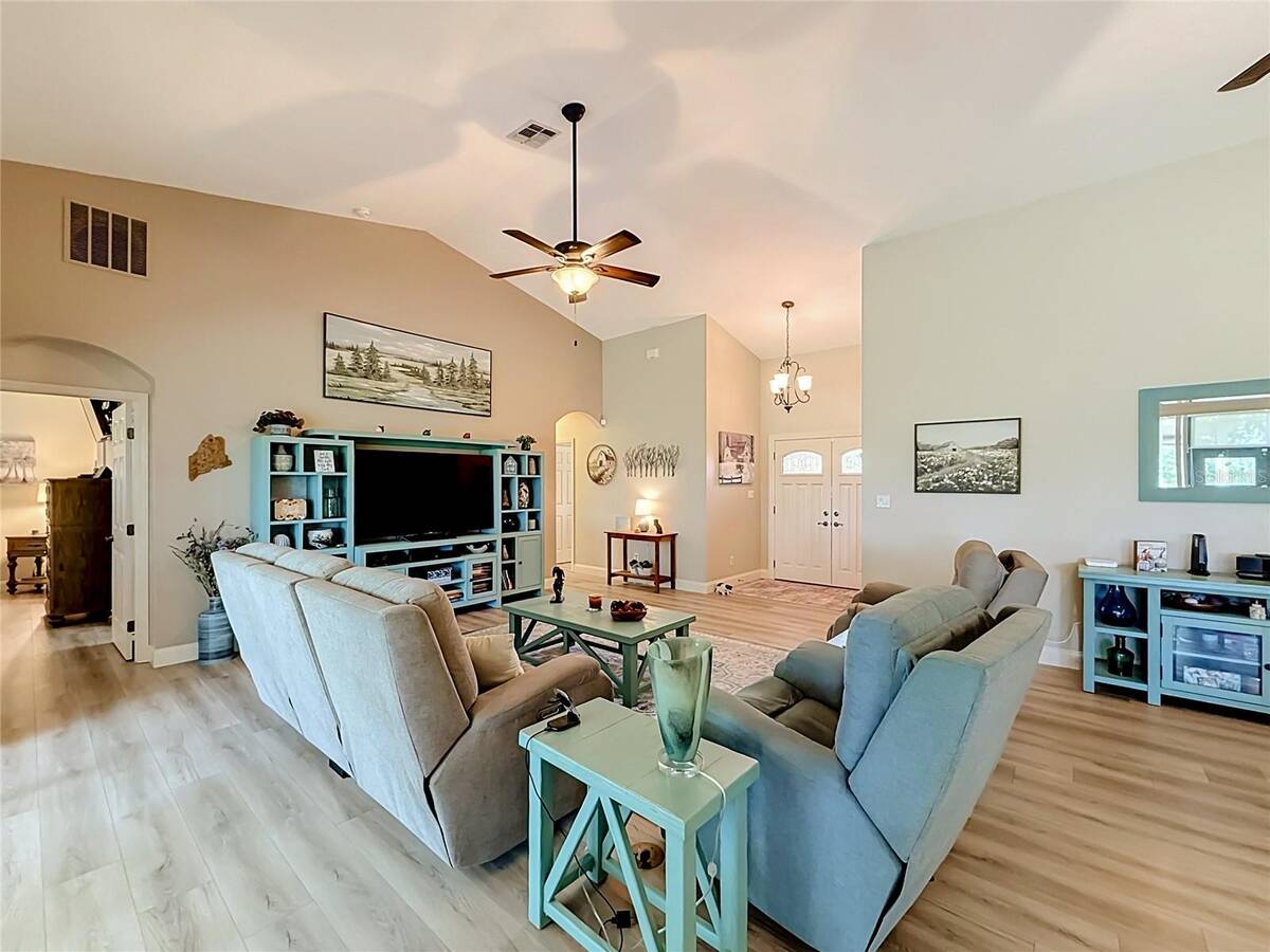 25543 Maurepas Lane, Leesburg, FL 34748