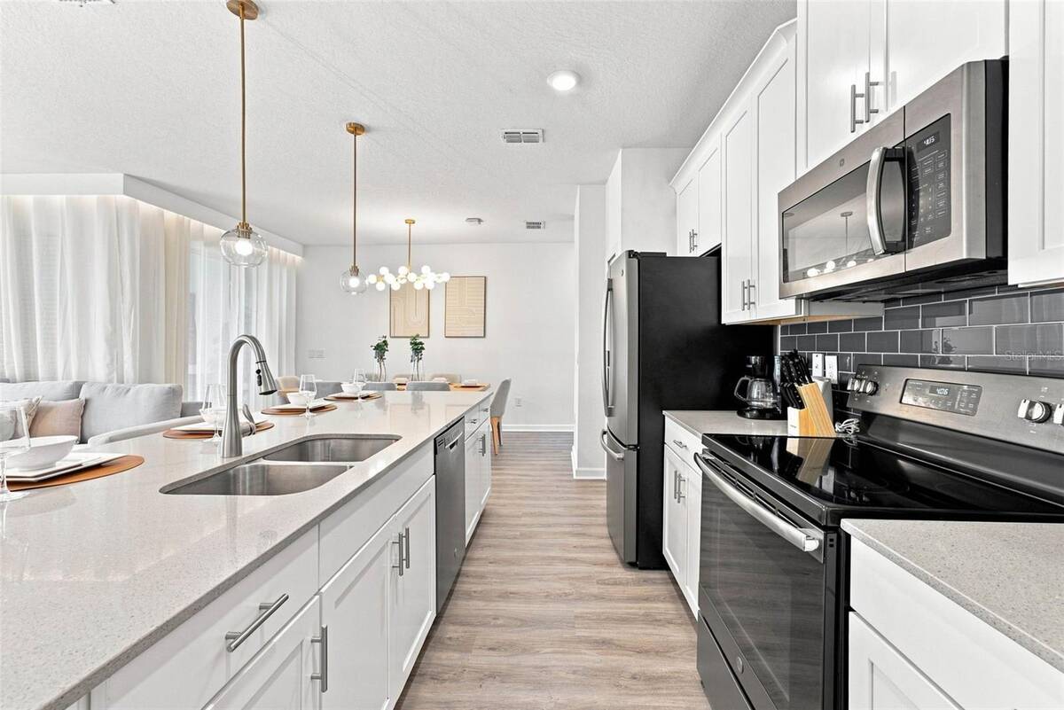 880 Pebble Beach Drive, Davenport, FL 33896