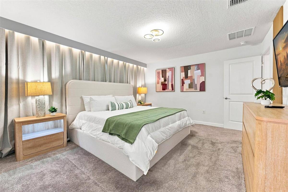 880 Pebble Beach Drive, Davenport, FL 33896