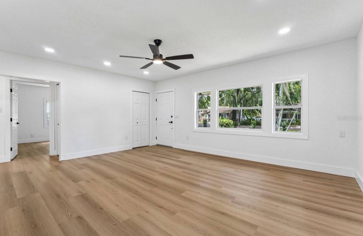 1910 Curry Ford Road, Orlando, FL 32806