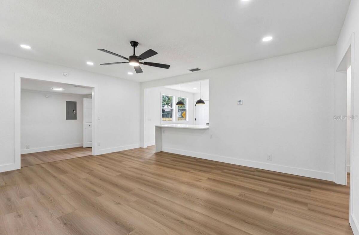 1910 Curry Ford Road, Orlando, FL 32806