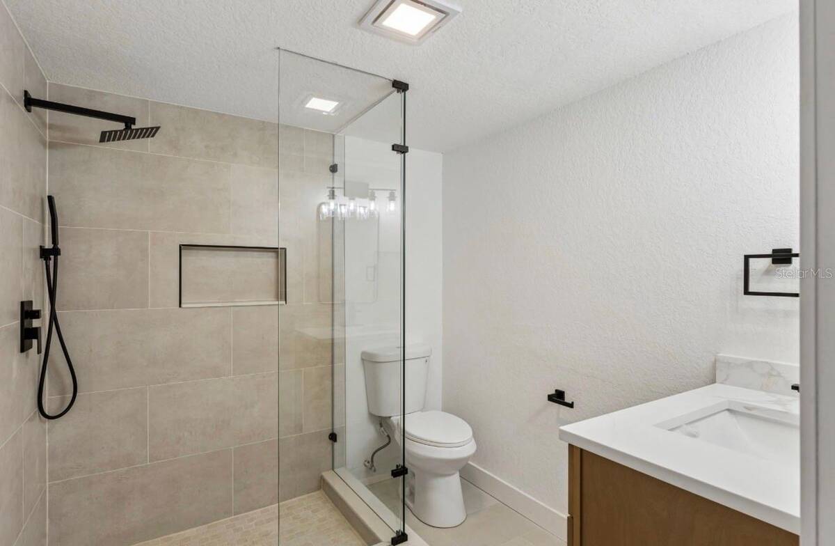 1910 Curry Ford Road, Orlando, FL 32806