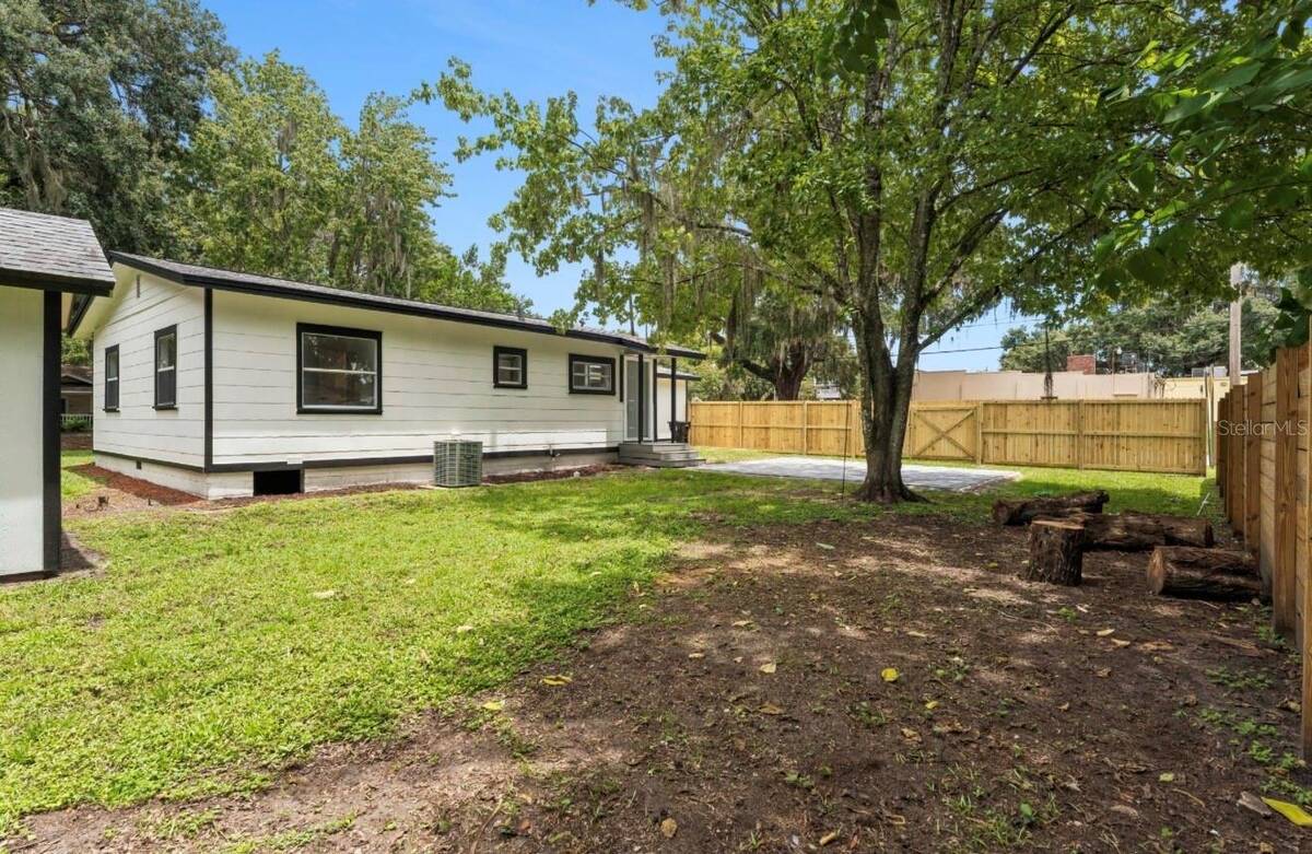 1910 Curry Ford Road, Orlando, FL 32806