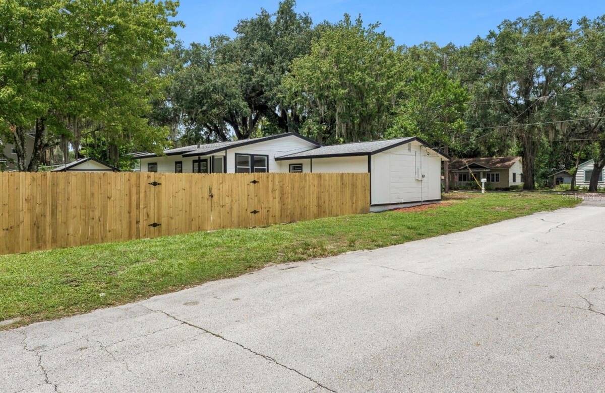 1910 Curry Ford Road, Orlando, FL 32806