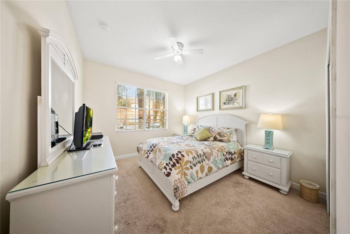 8960 Bismarck Palm Rd, Kissimmee, FL 34747
