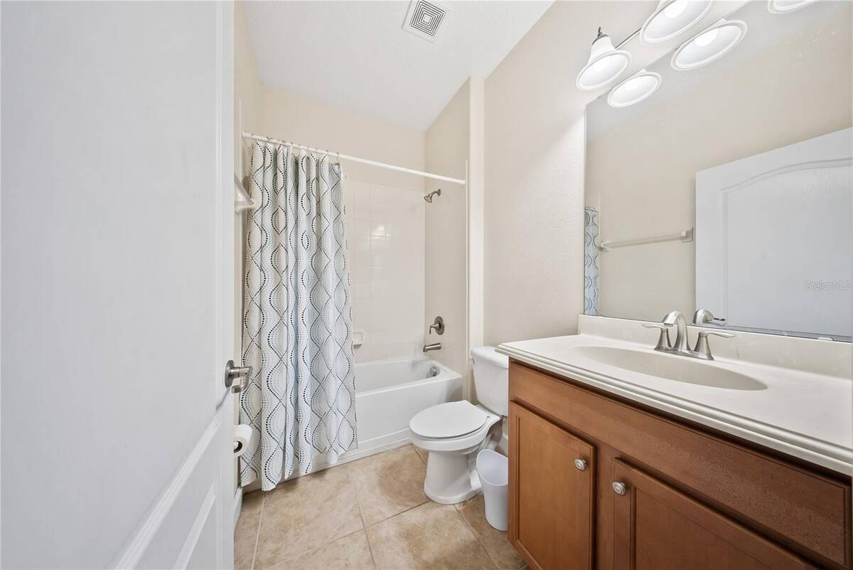 8960 Bismarck Palm Rd, Kissimmee, FL 34747
