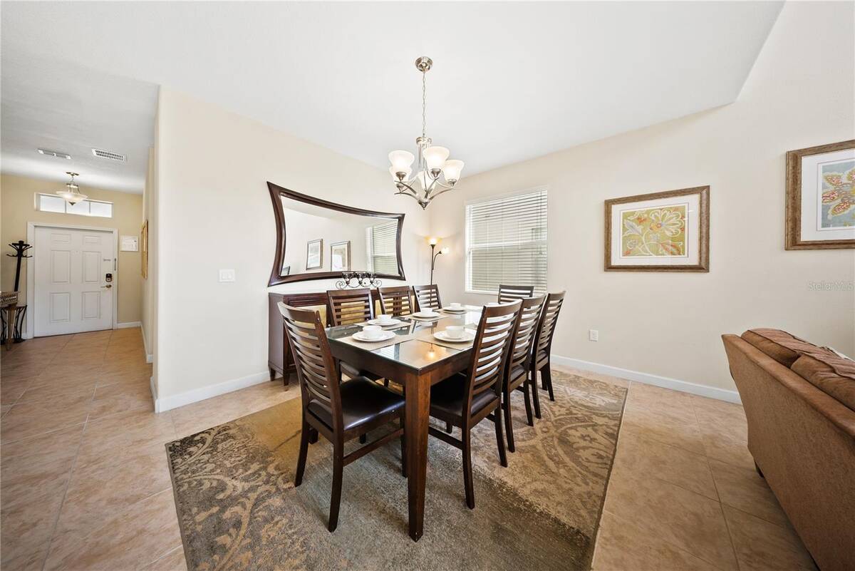 8960 Bismarck Palm Rd, Kissimmee, FL 34747