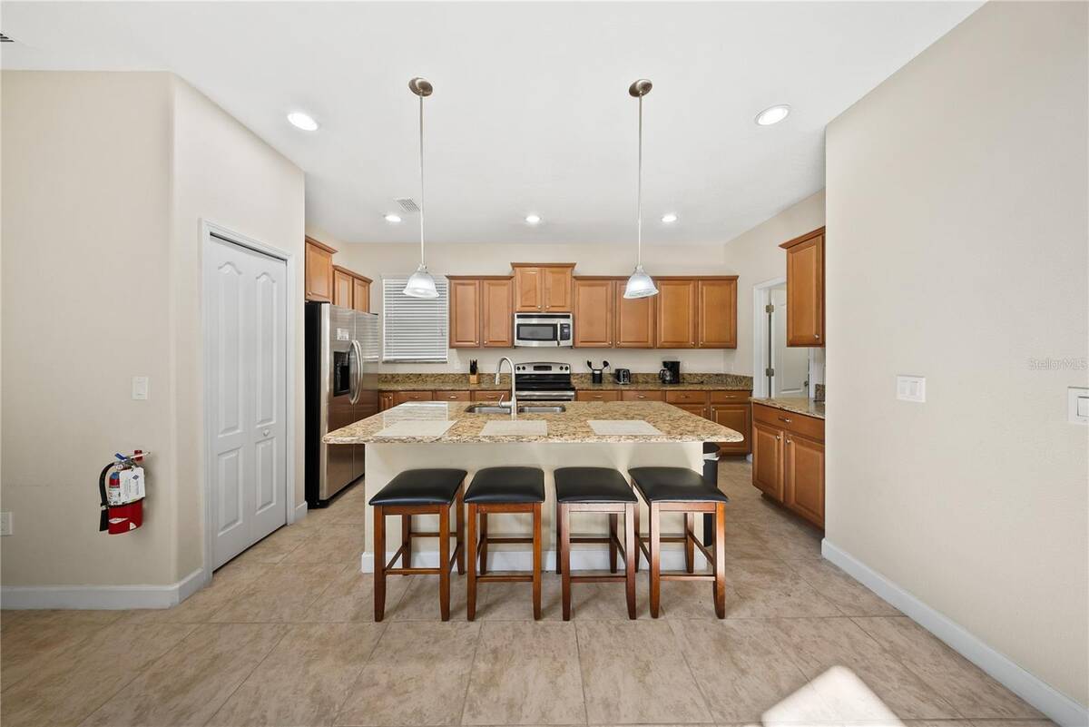 8960 Bismarck Palm Rd, Kissimmee, FL 34747