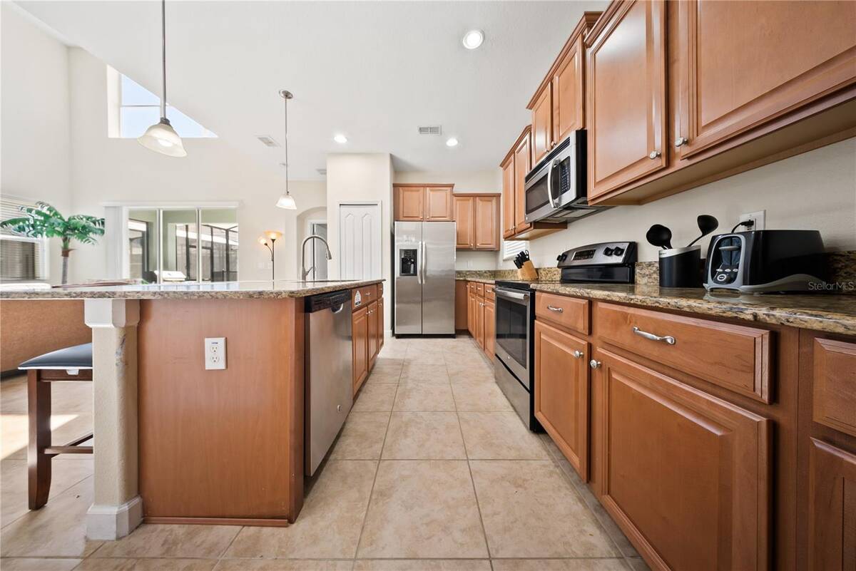 8960 Bismarck Palm Rd, Kissimmee, FL 34747