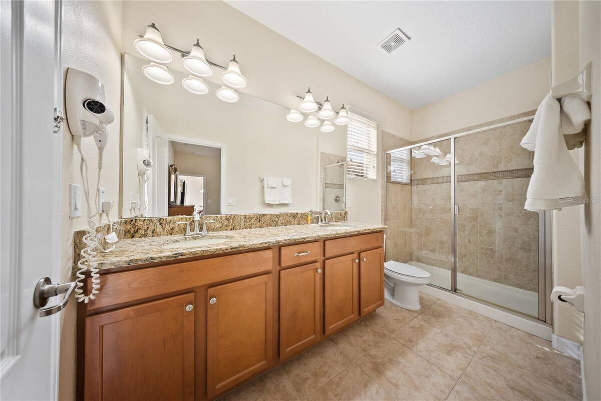 8960 Bismarck Palm Rd, Kissimmee, FL 34747