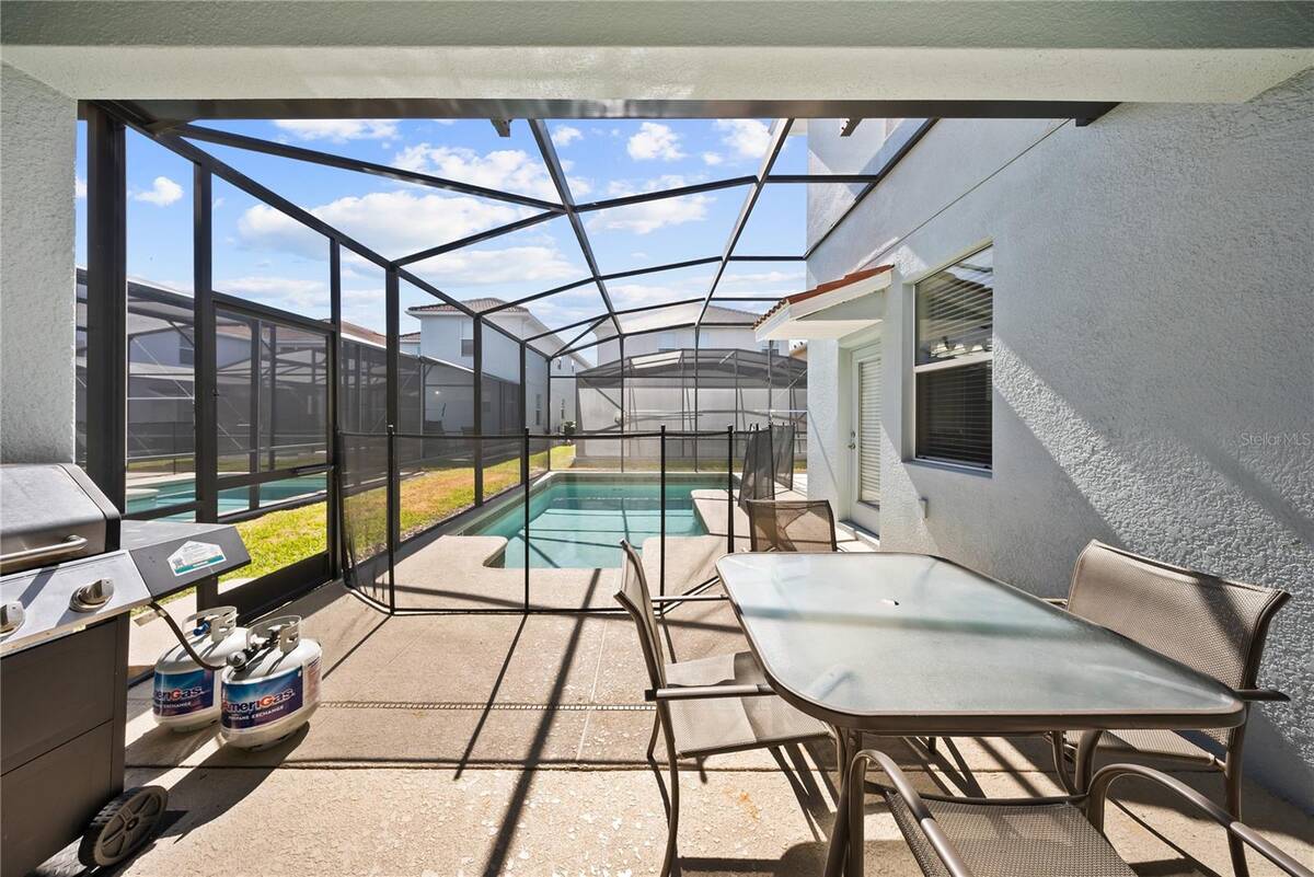 8960 Bismarck Palm Rd, Kissimmee, FL 34747
