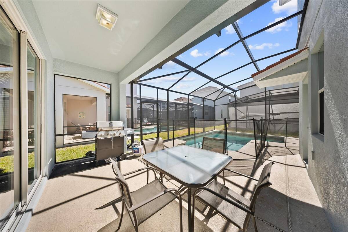 8960 Bismarck Palm Rd, Kissimmee, FL 34747