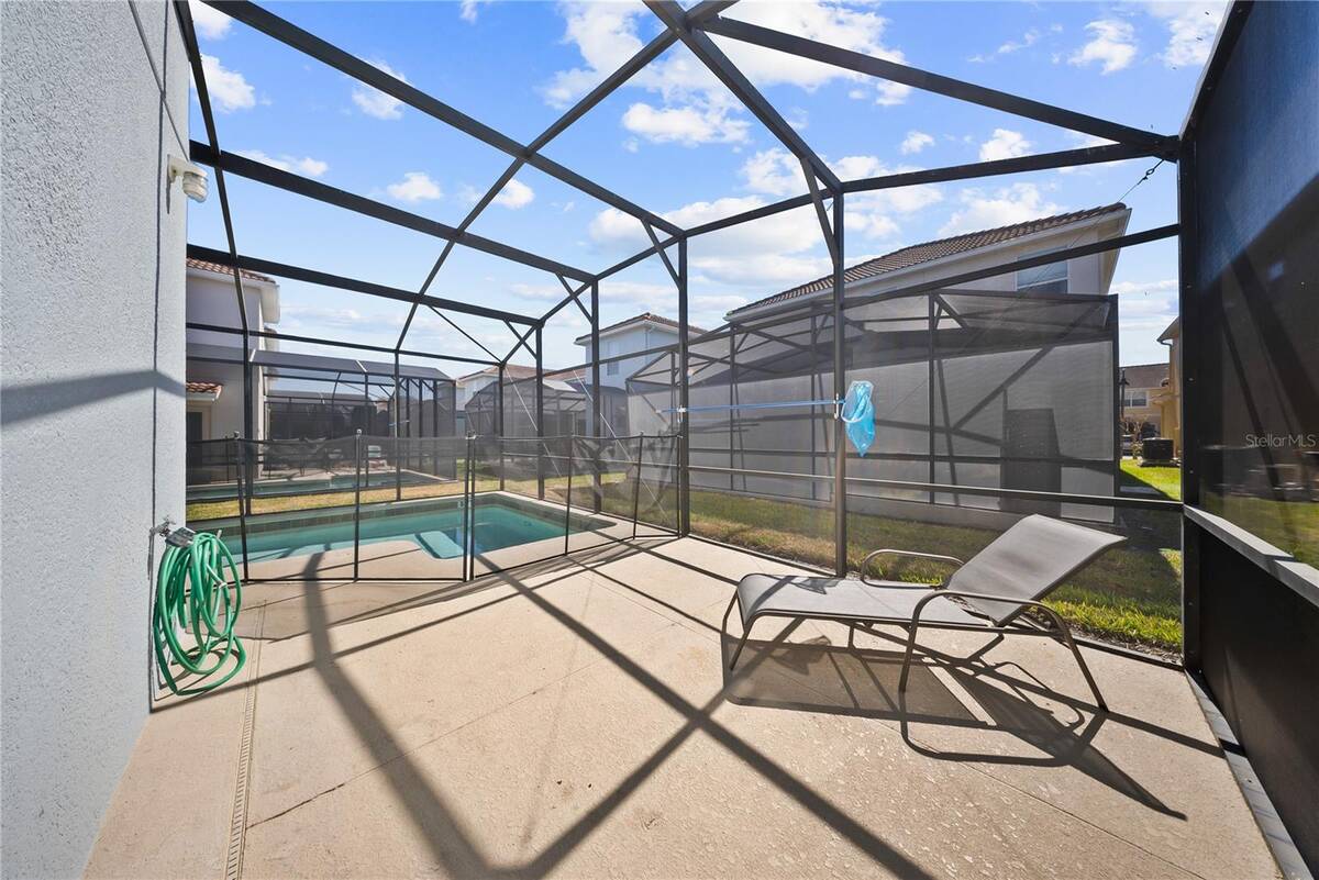 8960 Bismarck Palm Rd, Kissimmee, FL 34747