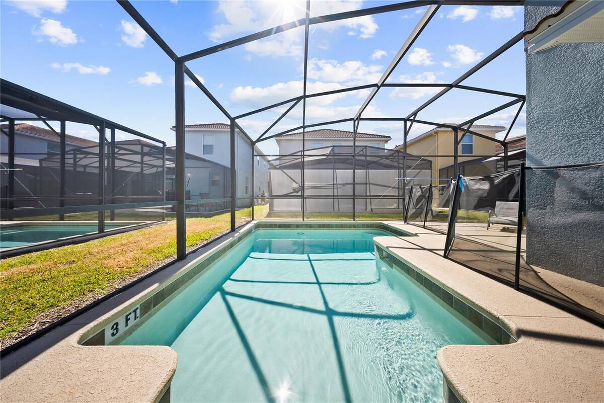8960 Bismarck Palm Rd, Kissimmee, FL 34747