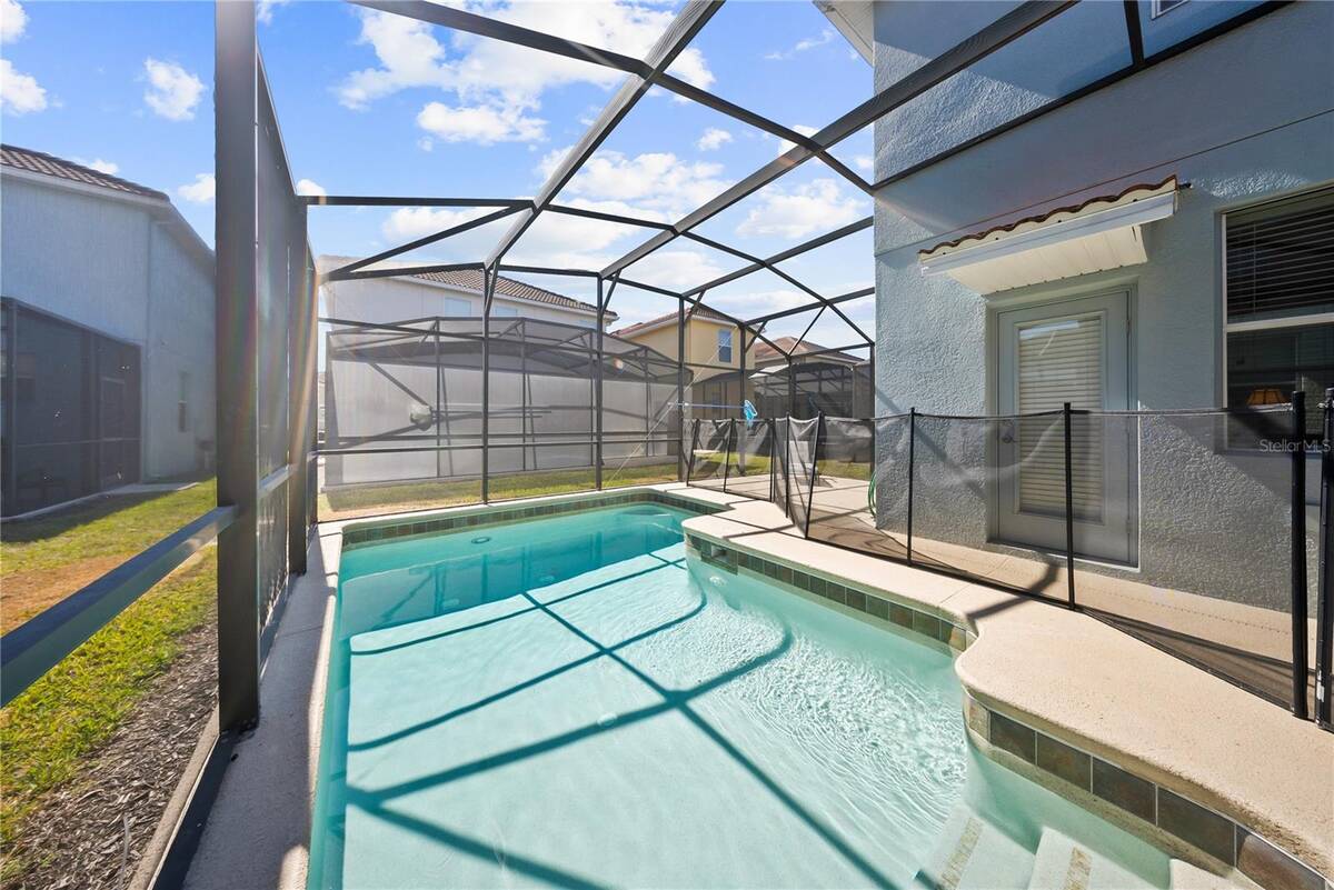 8960 Bismarck Palm Rd, Kissimmee, FL 34747