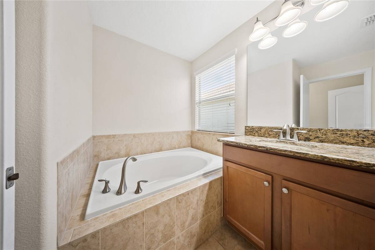 8960 Bismarck Palm Rd, Kissimmee, FL 34747