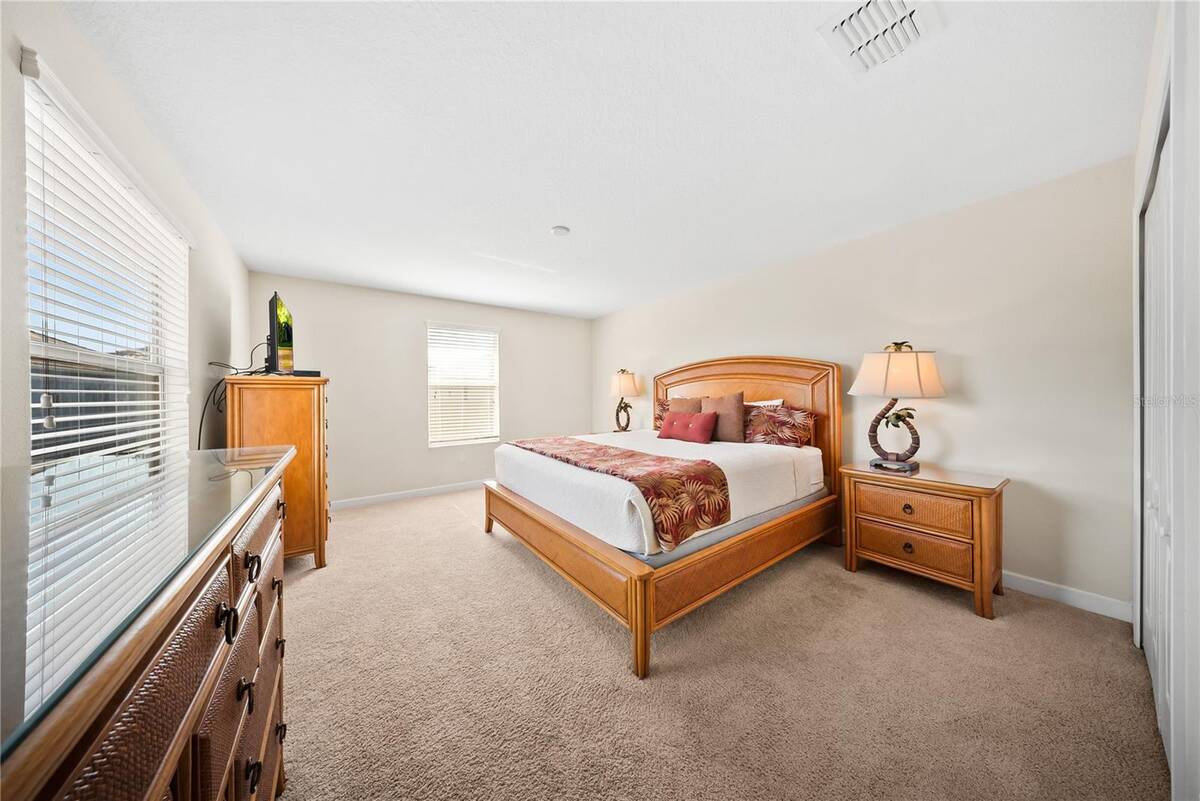 8960 Bismarck Palm Rd, Kissimmee, FL 34747