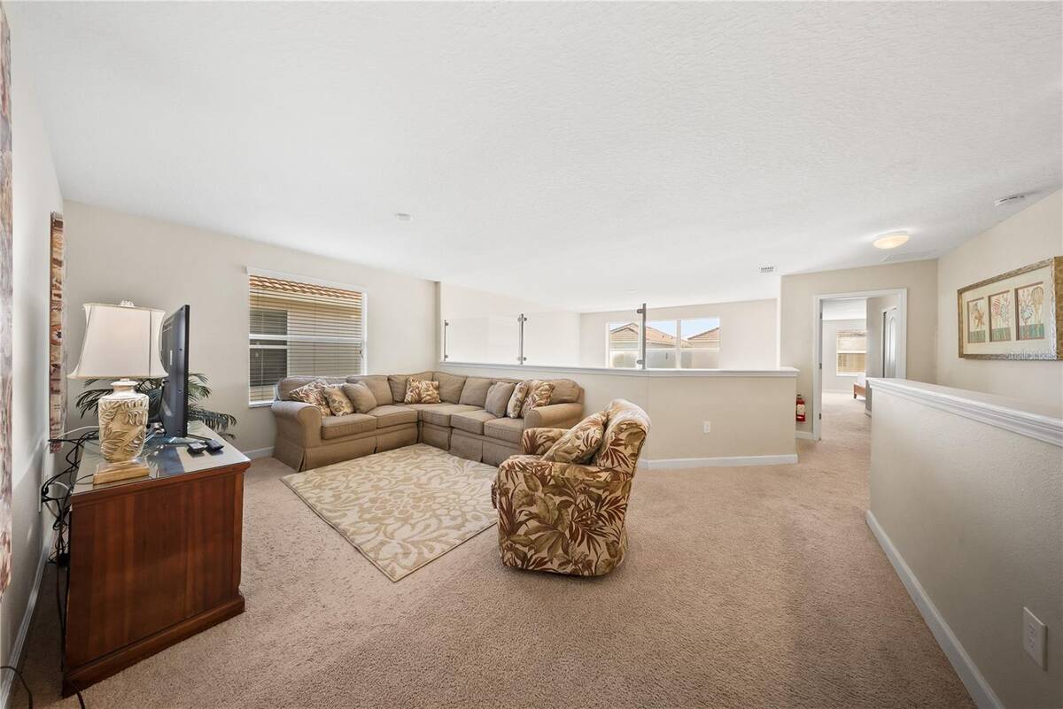 8960 Bismarck Palm Rd, Kissimmee, FL 34747