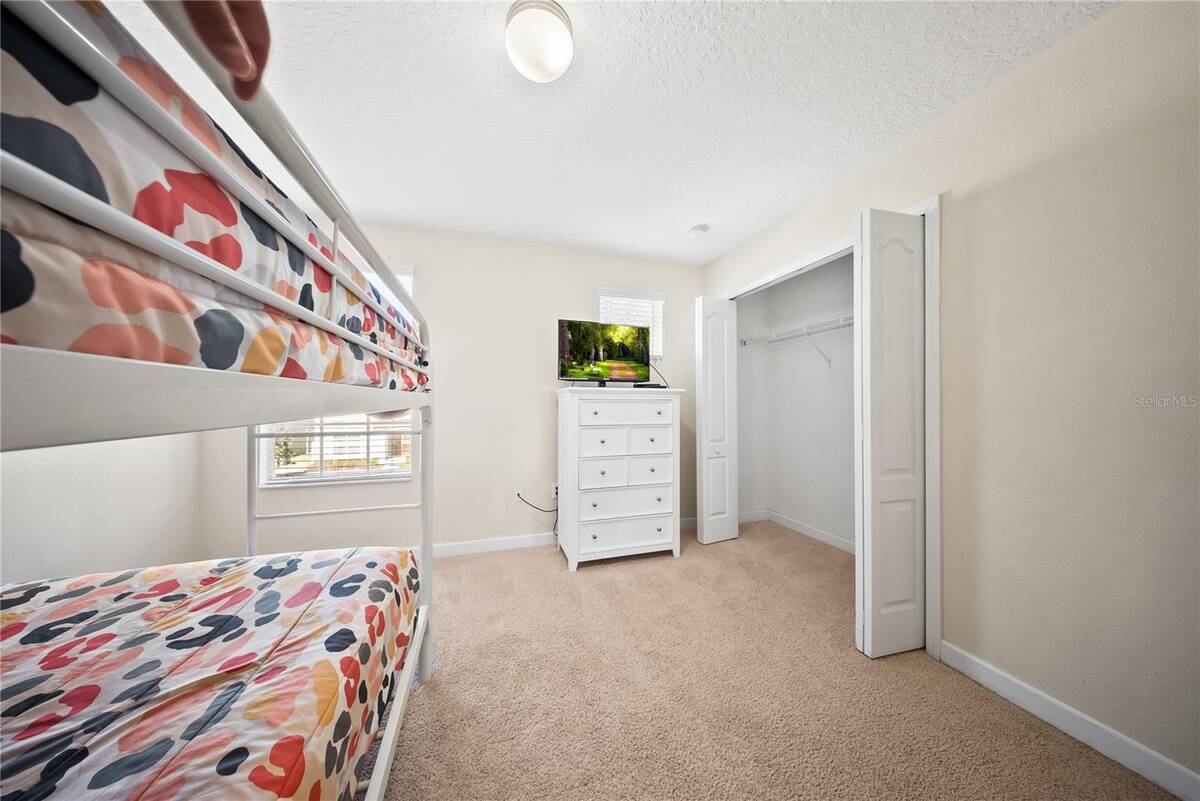 8960 Bismarck Palm Rd, Kissimmee, FL 34747