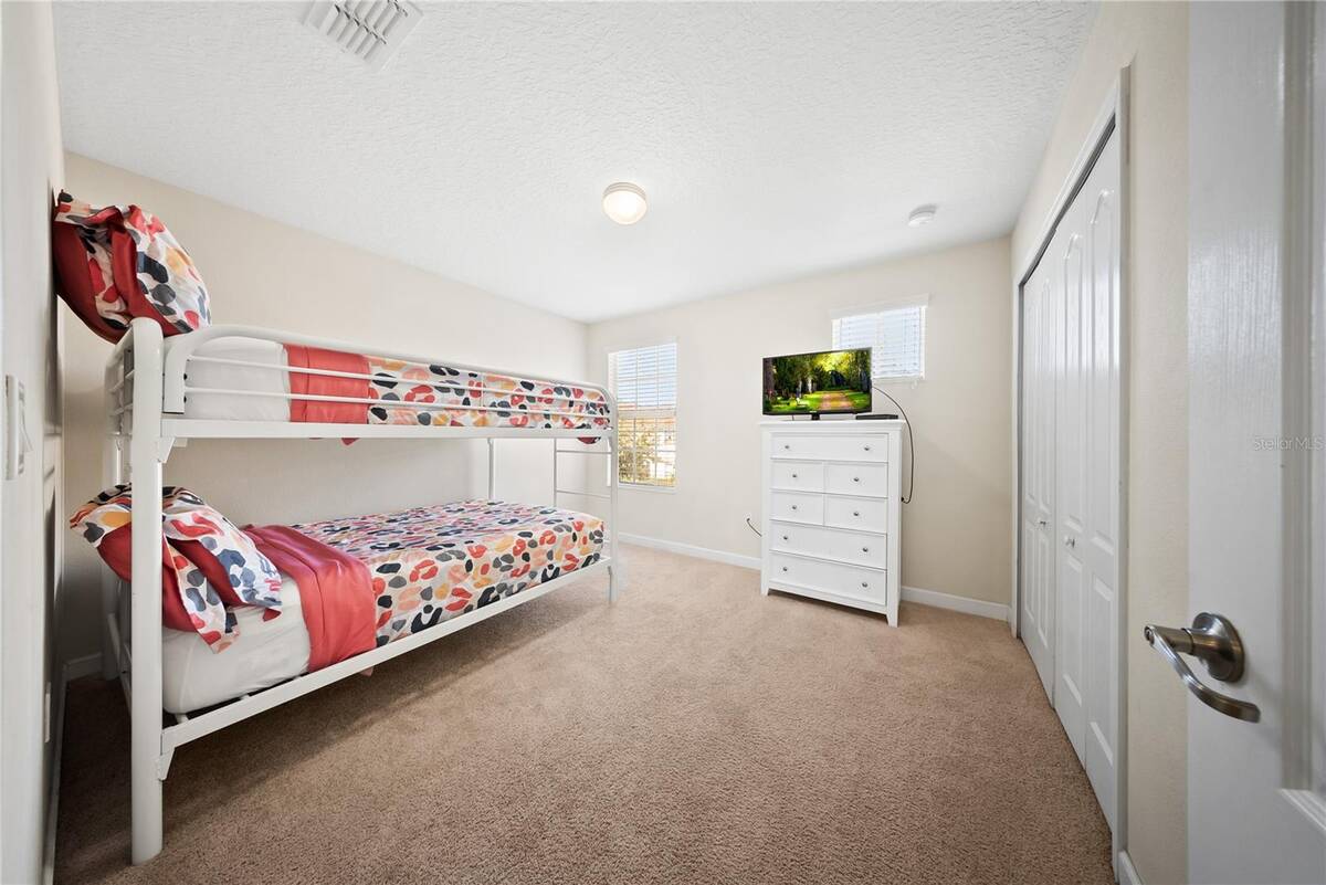 8960 Bismarck Palm Rd, Kissimmee, FL 34747