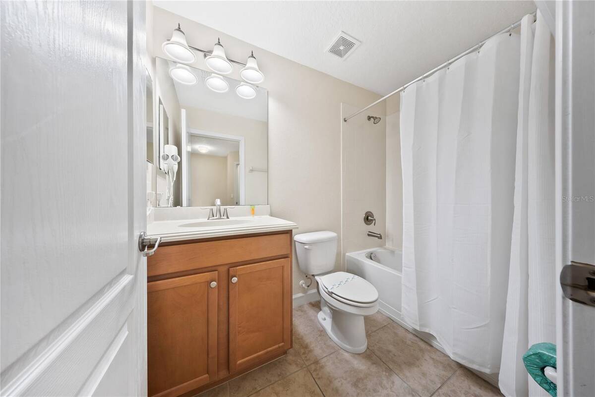 8960 Bismarck Palm Rd, Kissimmee, FL 34747