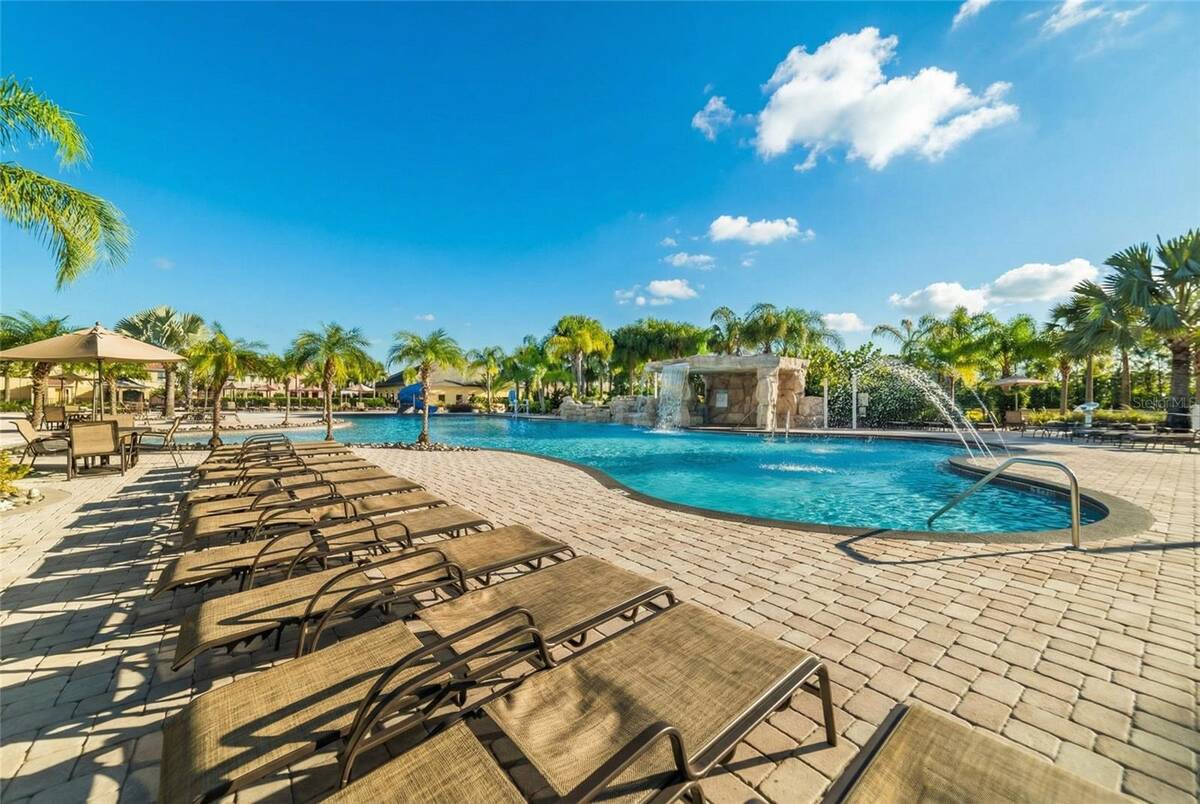 8960 Bismarck Palm Rd, Kissimmee, FL 34747