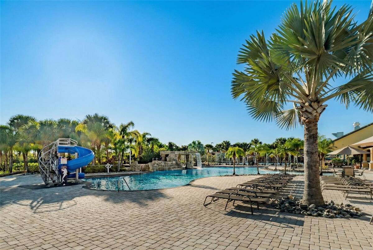 8960 Bismarck Palm Rd, Kissimmee, FL 34747
