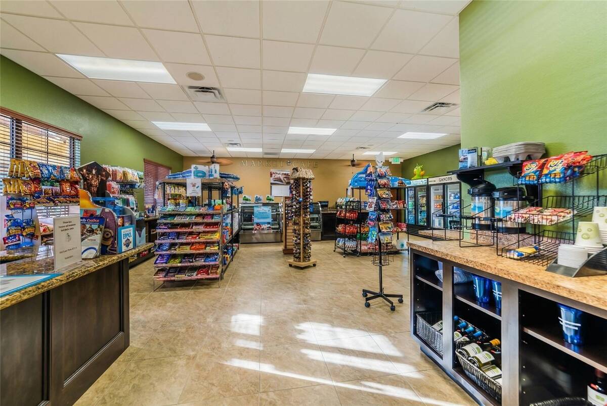 8960 Bismarck Palm Rd, Kissimmee, FL 34747