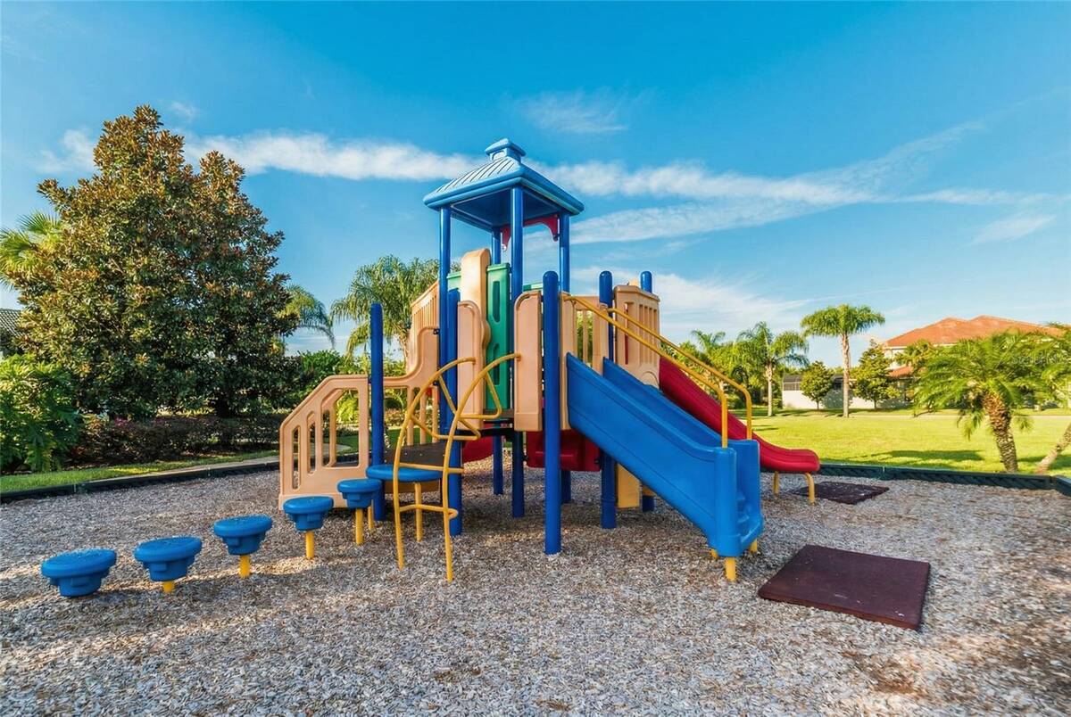 8960 Bismarck Palm Rd, Kissimmee, FL 34747