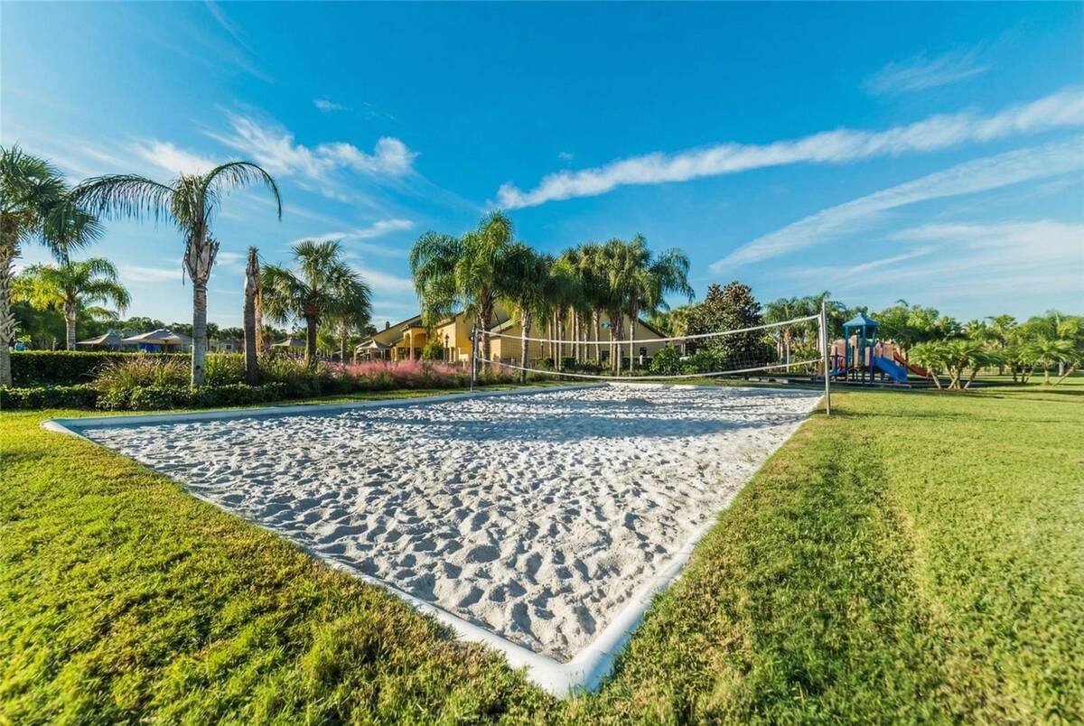 8960 Bismarck Palm Rd, Kissimmee, FL 34747
