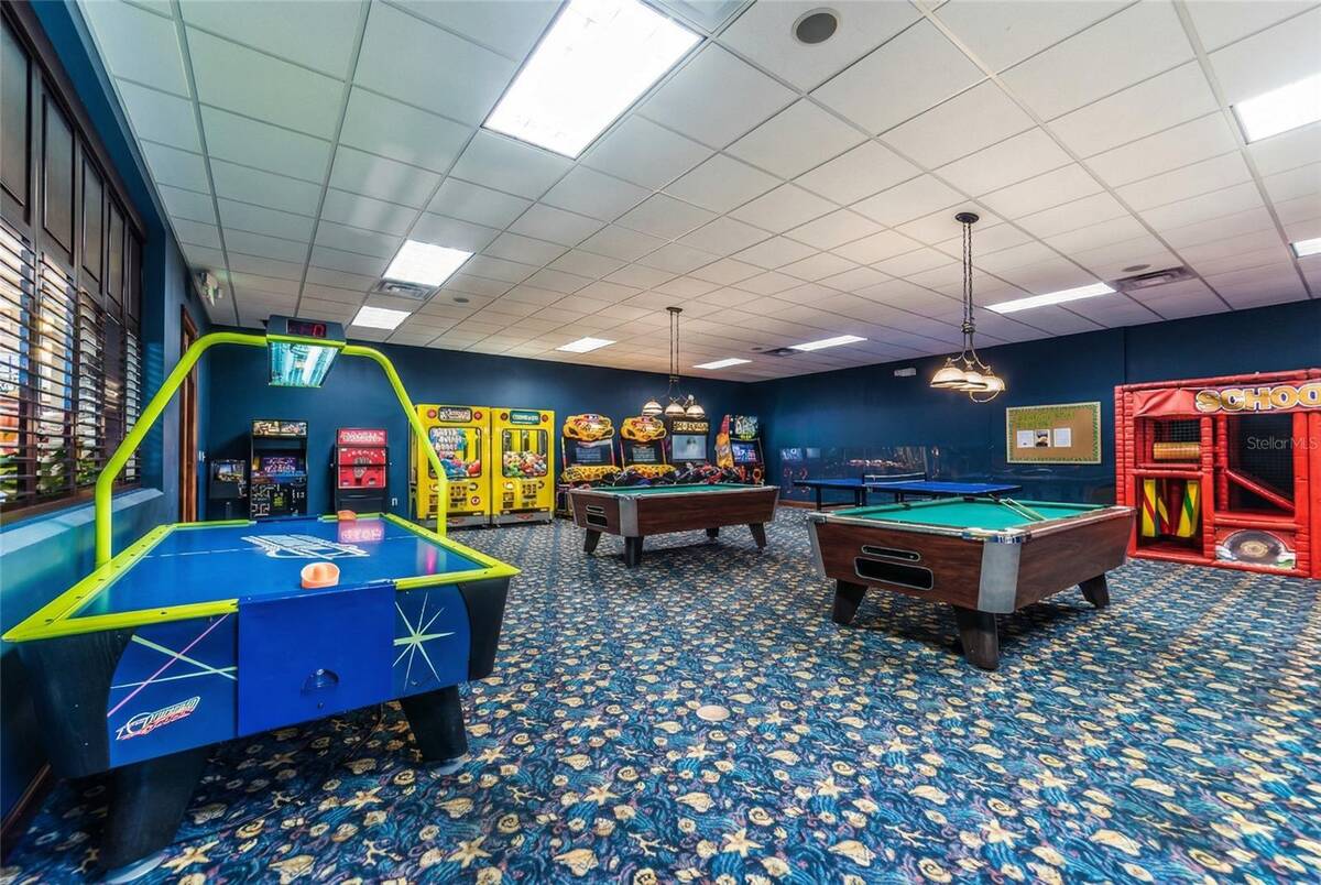 8960 Bismarck Palm Rd, Kissimmee, FL 34747
