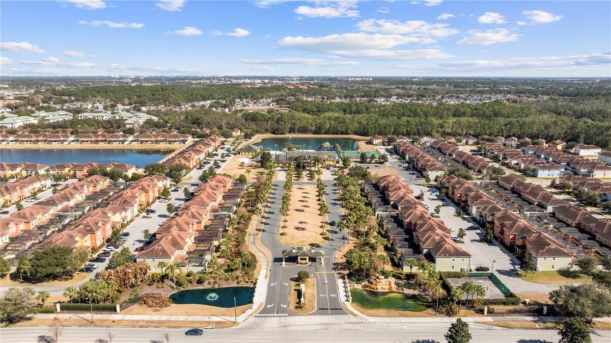 8960 Bismarck Palm Rd, Kissimmee, FL 34747