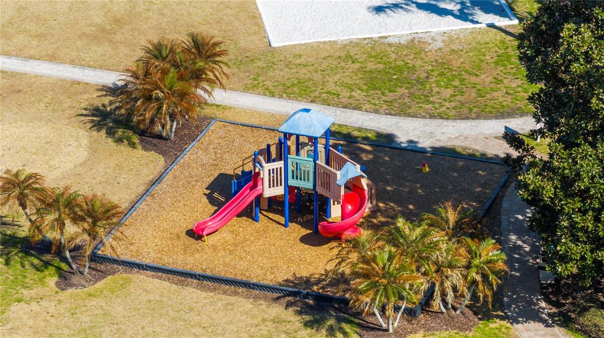 8960 Bismarck Palm Rd, Kissimmee, FL 34747