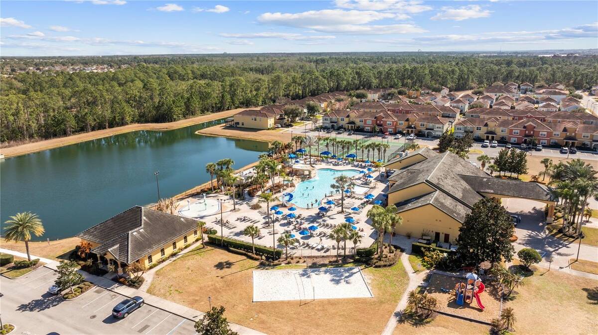 8960 Bismarck Palm Rd, Kissimmee, FL 34747