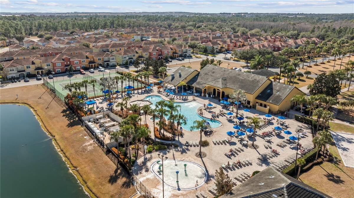 8960 Bismarck Palm Rd, Kissimmee, FL 34747