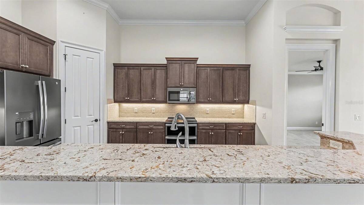 7783 Lake James Boulevard, Lakeland, FL 33810