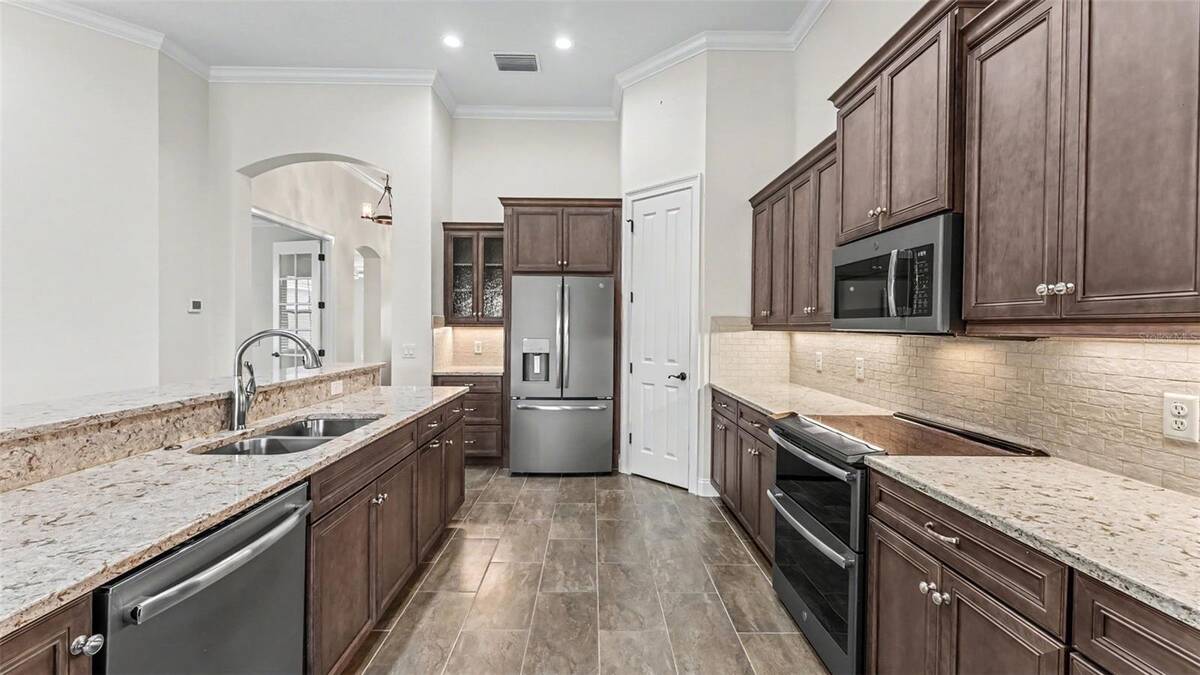 7783 Lake James Boulevard, Lakeland, FL 33810