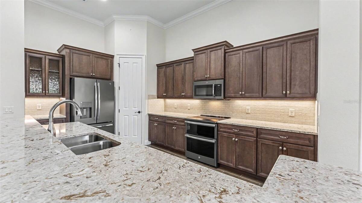 7783 Lake James Boulevard, Lakeland, FL 33810