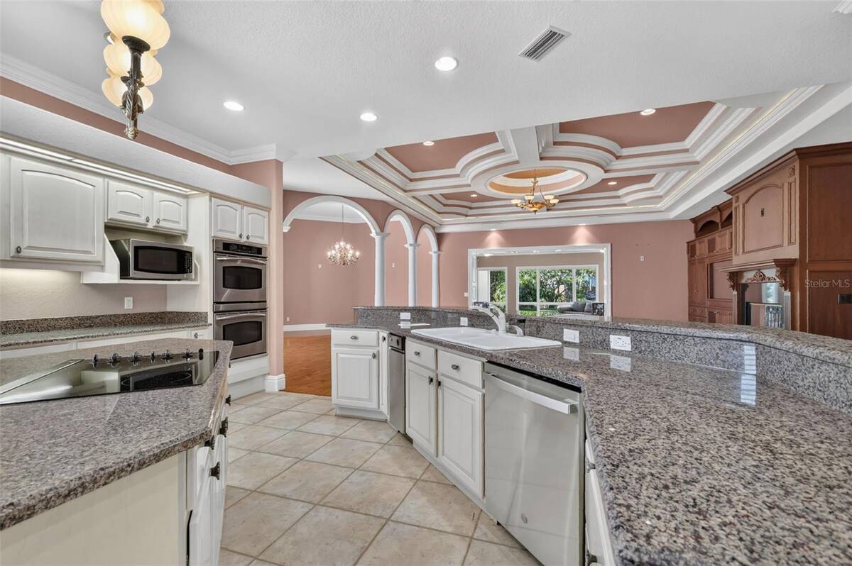 2220 Se Mill Creek Circle, Ocala, FL 34471
