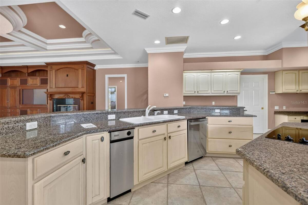 2220 Se Mill Creek Circle, Ocala, FL 34471
